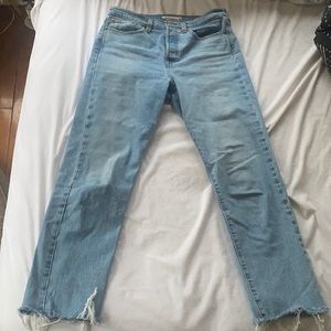 Levi’s Wedgie Fit Straight Leg Raw Hem light wash